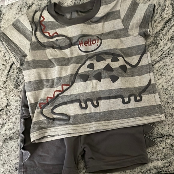 Dino Set l 24mo - Picture 1 of 7